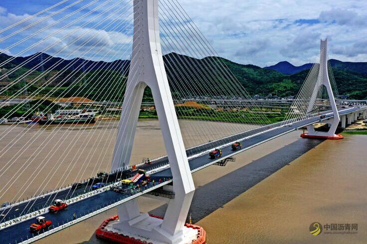 舟山：富翅门大桥开始桥面沥青铺装 沥青网，sinoasphalt.com