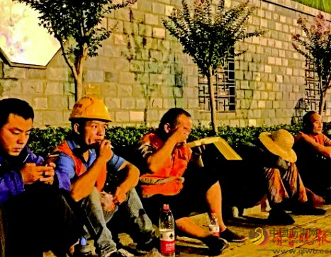 记者蹲点济南经十路整修施工现场 挑灯“夜战”不扰民 沥青网，sinoasphalt.com