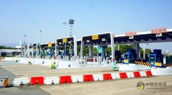为什么高速公路是沥青路面，收费站却是水泥路面？ 沥青网，sinoasphalt.com