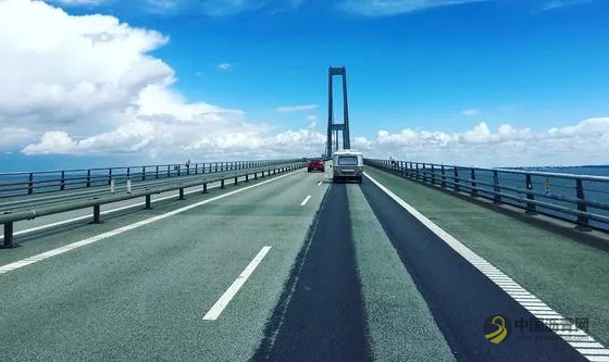 为什么高速公路是沥青路面，收费站却是水泥路面？ 沥青网，sinoasphalt.com