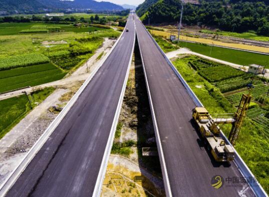 奋战年底通车目标 龙丽温高速文瑞段发起路面施工冲刺 沥青网，sinoasphalt.com