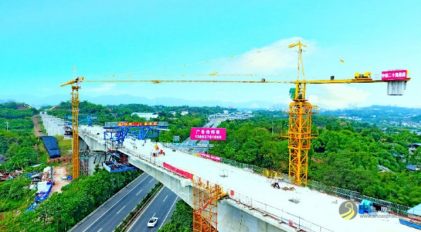 [重庆]铁路枢纽东环线项目渝湘双线特大桥跨高速连续梁中跨合龙 沥青网，sinoasphalt.com