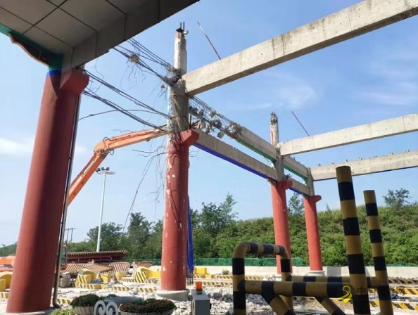 [河北]承朝高速科学有序推进冀辽主线站拆除工程 沥青网，sinoasphalt.com