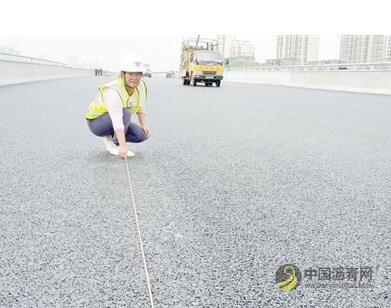 快速路沥青摊铺基本完成 昌南大道主线国庆节前通车 沥青网，sinoasphalt.com