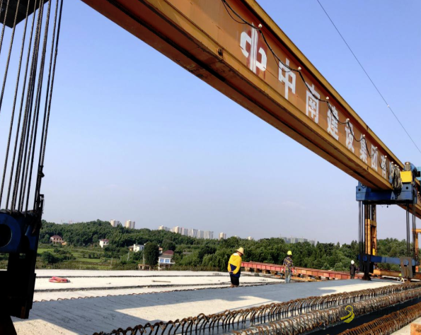 [湖南]长益扩容工程全线首座钢板组合桥梁顺利架通 沥青网，sinoasphalt.com