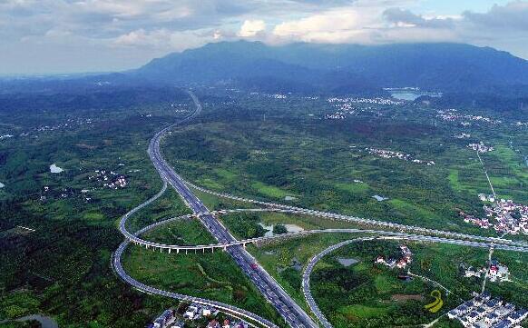 江西省交通工程集团公司昌九高速改扩建总承包项目建设纪实 沥青网，sinoasphalt.com