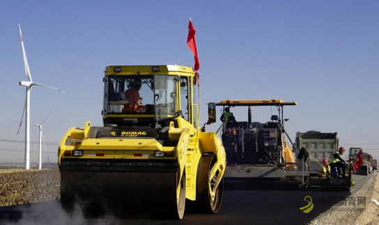 国庆假日期间建设者们坚守岗位筑路忙 沥青网，sinoasphalt.com