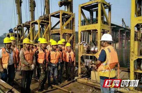 常益长铁路资水特大桥成功实施水下爆破第一炮 沥青网，sinoasphalt.com