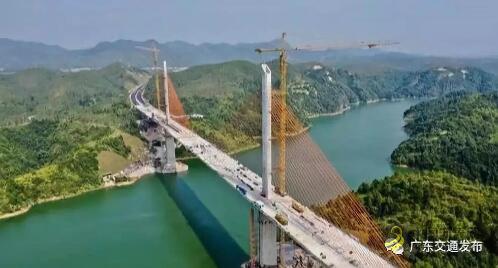 [广东]河惠莞高速公路龙紫段枫树坝大桥顺利合龙 沥青网，sinoasphalt.com