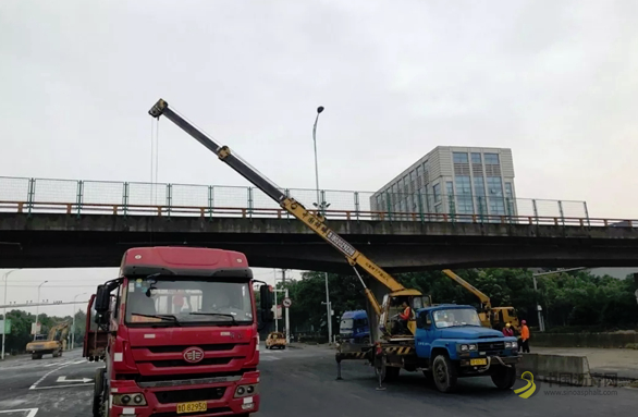 今晨7:12，锡港路312国道路口地面交通恢复！ 沥青网，sinoasphalt.com