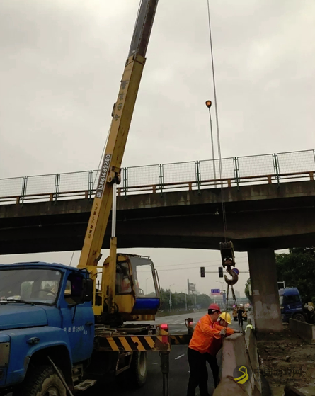 今晨7:12，锡港路312国道路口地面交通恢复！ 沥青网，sinoasphalt.com
