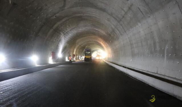 G569曼德拉至大通公路宁克段仙米互通至克图段路面主体工程顺利贯通 沥青网，sinoasphalt.com