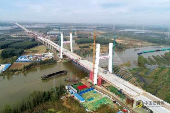 中国北方最长跨湖桥梁—枣菏高速微山湖特大桥顺利合龙 沥青网，sinoasphalt.com