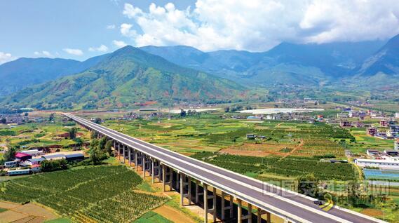 金秋时节 大永高速公路丽江段建设正酣 沥青网，sinoasphalt.com