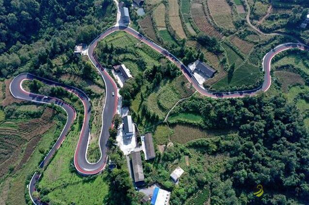 宣恩彩色盘山公路惊艳亮相 沥青路面铺装自行车赛道 沥青网，sinoasphalt.com