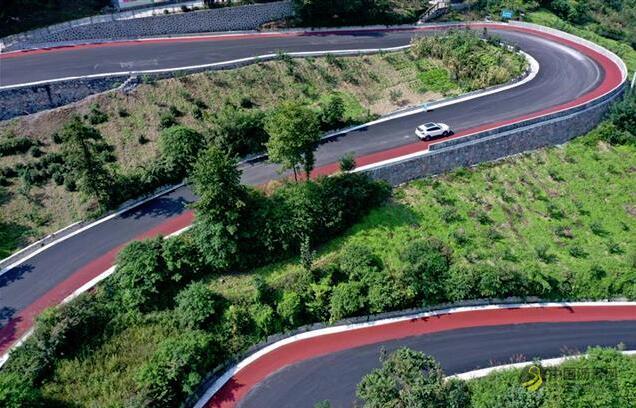 宣恩彩色盘山公路惊艳亮相 沥青路面铺装自行车赛道 沥青网，sinoasphalt.com