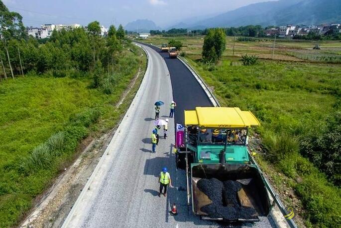 桂西公路管理局：改造公路打造“醉美赛道”！ 沥青网，sinoasphalt.com