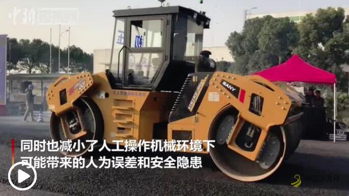 国内首套无人驾驶沥青道路摊铺压实设备成功“首秀” 沥青网，sinoasphalt.com
