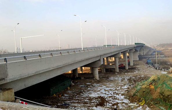 烟台塔山南路上跨蓝烟铁路立交桥工程竣工通车 沥青网，sinoasphalt.com