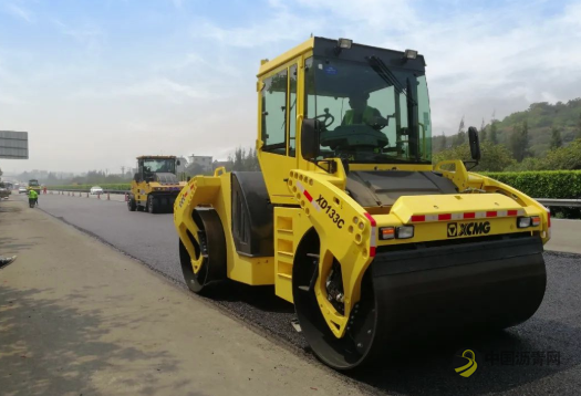 徐工成套沥青设备助力沈海高速施工 沥青网，sinoasphalt.com