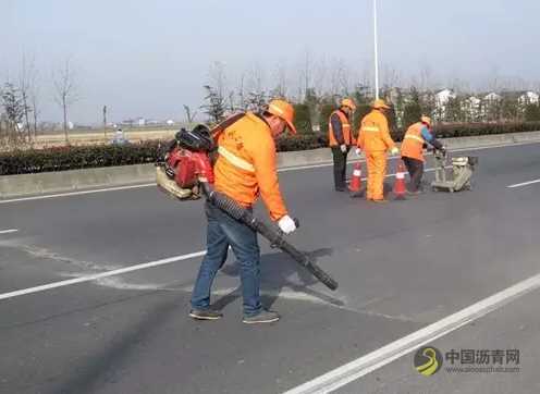 沥青路面3类常用裂缝修补技术及施工工艺！ 沥青网，sinoasphalt.com