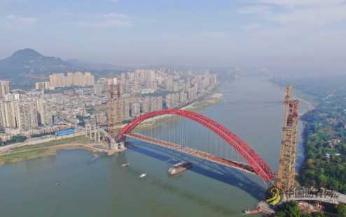 四川合江长江公路大桥主跨吊索区桥面梁顺利合龙 沥青网，sinoasphalt.com