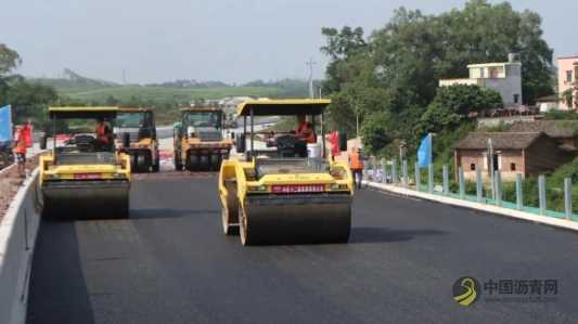 [广东]云茂高速首段沥青路面试验路段顺利摊铺 沥青网，sinoasphalt.com