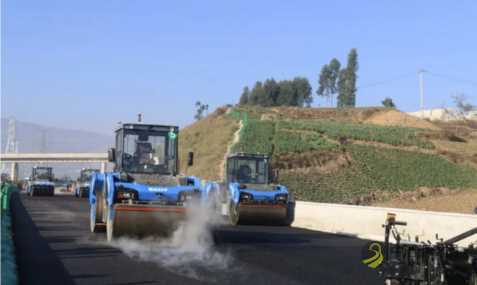 全球首条无人驾驶机械铺筑沥青的高速公路，就是它！ 沥青网，sinoasphalt.com