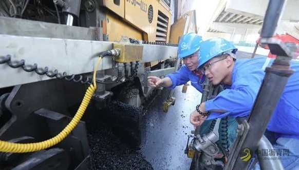 “上海第一摊”亮出新武器，智能沥青道路摊铺压实设备实现无人驾驶 沥青网，sinoasphalt.com
