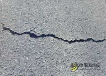 沥青路面裂缝的主要形式及修复 沥青网，sinoasphalt.com