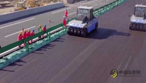 世界第一：无人驾驶北斗导航云南省昌保高速公路沥青摊铺 沥青网，sinoasphalt.com
