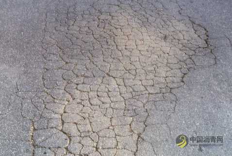 沥青路面裂缝成因分析及预防,太实用了! 沥青网,sinoasphalt.com