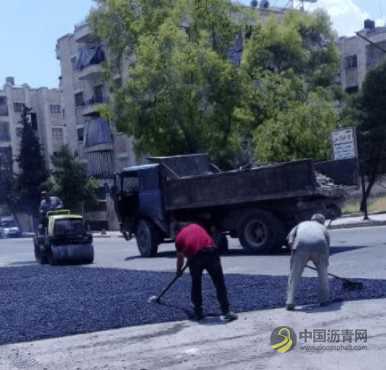 叙利亚重建：阿萨德视察首都工厂，女性工人世俗化，阿勒颇铺沥青 沥青网，sinoasphalt.com