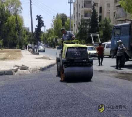 叙利亚重建：阿萨德视察首都工厂，女性工人世俗化，阿勒颇铺沥青 沥青网，sinoasphalt.com
