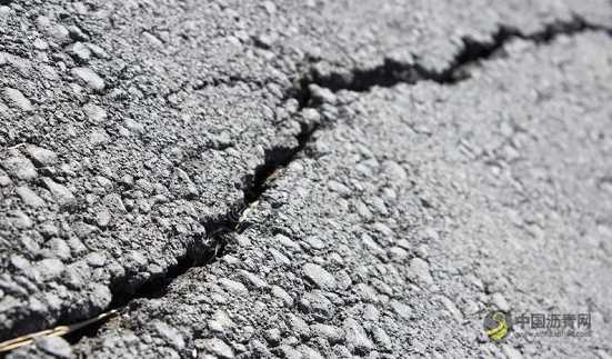 沥青混凝土路面裂缝通病防治 沥青网,sinoasphalt.com