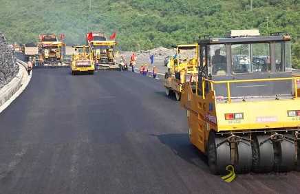 洒布法沥青路面面层施工工艺 沥青网,sinoasphalt.com