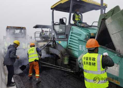 鄞州大道-福庆路（东钱湖段）快速路一期工程启动首段高架沥青摊铺 沥青网，sinoasphalt.com