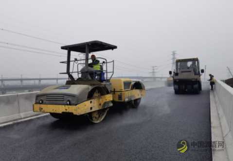 鄞州大道-福庆路（东钱湖段）快速路一期工程启动首段高架沥青摊铺 沥青网，sinoasphalt.com