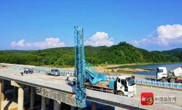 珠碧江大桥桥面沥青全部铺完 通车指日可待 沥青网，sinoasphalt.com