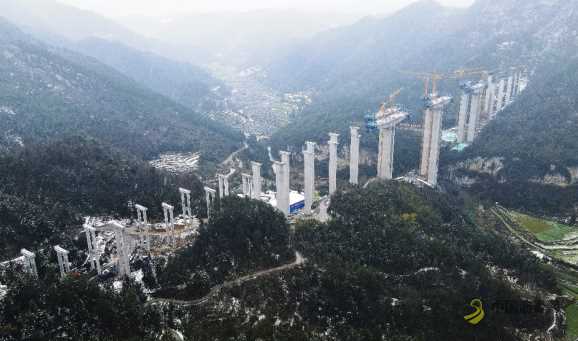 贵州省德余高速小乌江大桥节段施工有序推进 沥青网，sinoasphalt.com