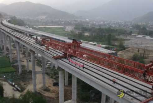 广平高速公路TJ10合同段二郎庙大桥左幅顺利贯通 沥青网，sinoasphalt.com