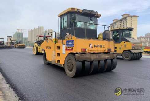 中铁隧道局二处安庆市沿江东路改建工程项目开始沥青铺设施工 沥青网,sinoasphalt.com