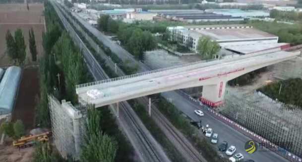 忻州市首个跨铁路公路转体桥成功转体 沥青网，sinoasphalt.com