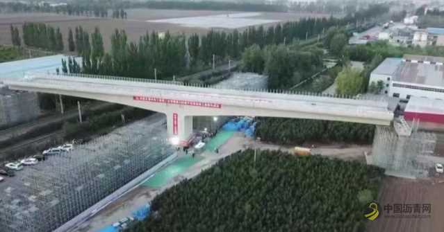 忻州市首个跨铁路公路转体桥成功转体 沥青网，sinoasphalt.com
