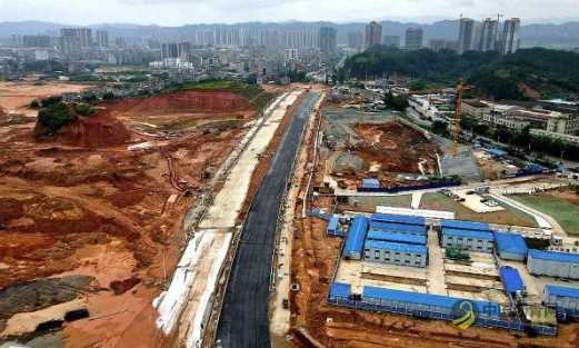 南梧大道加快沥青摊铺 沥青网，sinoasphalt.com
