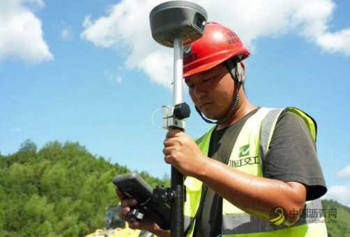沥青路面154℃高温！3000多名建设者奋战浙皖省际高速通联 沥青网，sinoasphalt.com