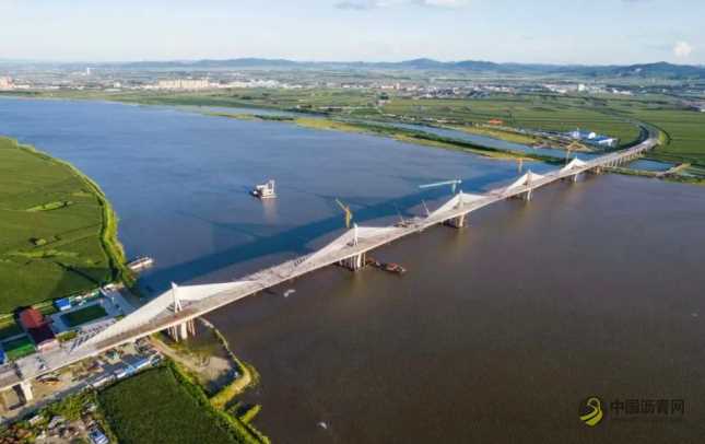 我国首座高寒地区矮塔斜拉桥主桥合龙 沥青网，sinoasphalt.com