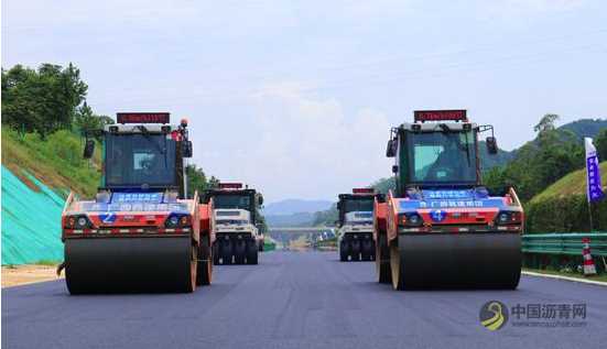 信都至梧州高速公路一期项目完成全线沥青摊铺 沥青网，sinoasphalt.com