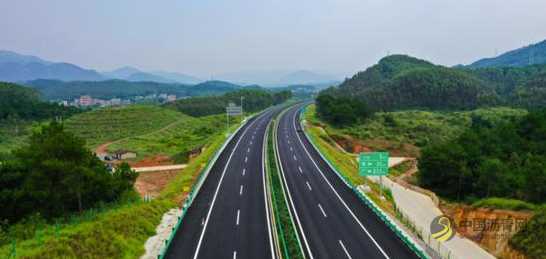 信都至梧州高速公路一期项目完成全线沥青摊铺 沥青网，sinoasphalt.com