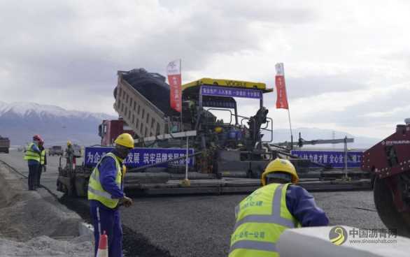 G575大河镇至巴里坤县城道路预计5月底完成右幅沥青摊铺 沥青网,sinoasphalt.com